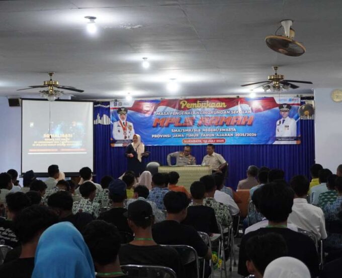 Hari Kedua MPLS di SMA Muhammadiyah Kota Kediri: Semangat Disiplin, Bela Diri, dan Wawasan Digital