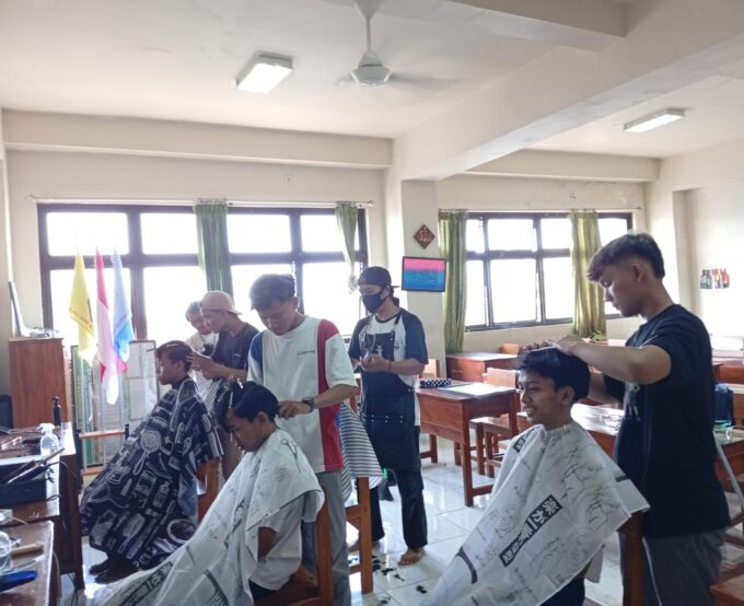 Barber Muda dari Muhammadiyah: Saat Mimpi Diasah Menjadi Karier