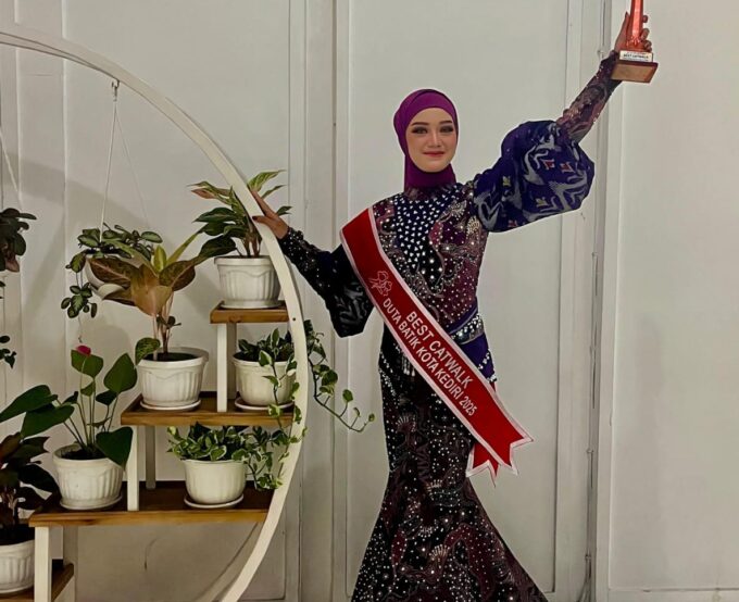 Siswa SMA Muhammadiyah Kota Kediri Raih Penghargaan Best Catwalk Duta Batik Kediri 2025